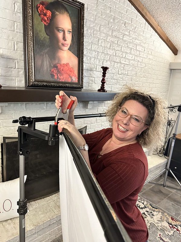 Client putting up her backdrops (1)
