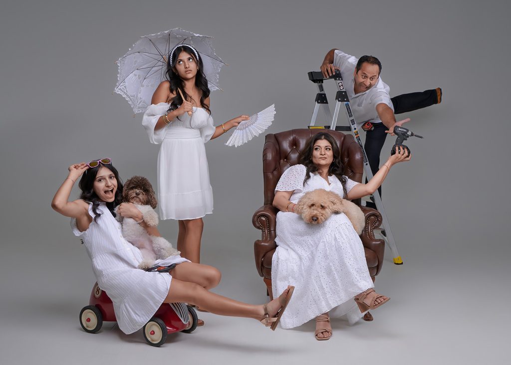 Teenagers-in-family-portrait-G-and-E-Studios