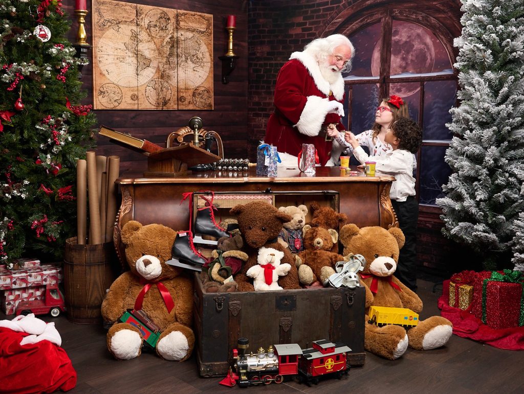 Unedited Santa Session Photo with TogDrop's perfect corner