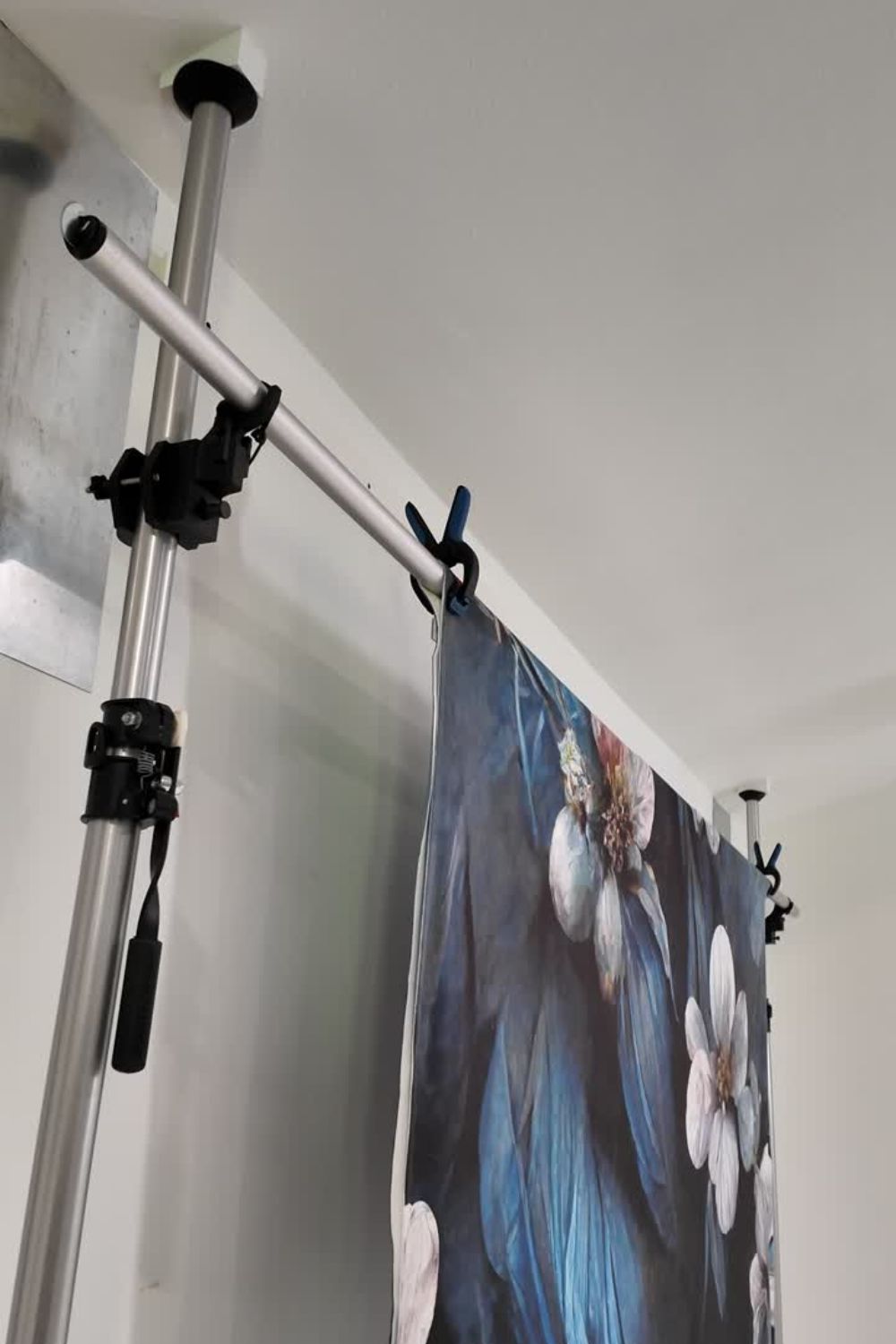 Pole Single backdrop on a pole system